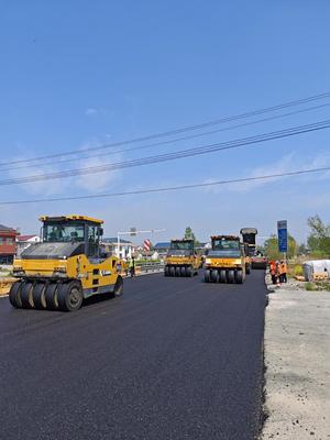 交通局:連云港市普通國省干線公路養(yǎng)護大中修(G204贛榆段)項目瀝青下面層攤鋪完成